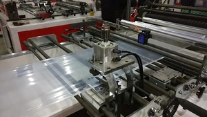 Machine de fabrication pour sacs à <span class=keywords><strong>fermeture</strong></span> <span class=keywords><strong>éclair</strong></span>, dispositif avec <span class=keywords><strong>attache</strong></span> à <span class=keywords><strong>fermeture</strong></span> <span class=keywords><strong>éclair</strong></span> et dispositif antidérapant automatique - Product Image 5
