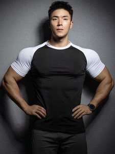 Camiseta Deportiva de Manga Corta Tejida Personalizada para Hombre |   Suave, Ligero, Elástico, de Secado Rápido y Transpirable |   Ropa Deportiva Ajustada para Gimnasio, Running y Ocio - Product Image 3