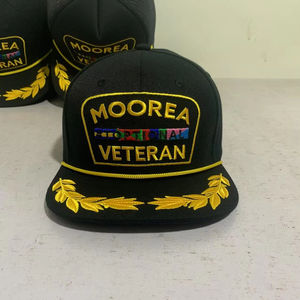 Gorras de camionero promocionales con estampado de logotipo bordado Material frontal poliéster con esponja, gorra de camionero Snapback de malla trasera - Product Image 1