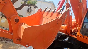 Excavatrice Doosan DH220 22 tonnes utilisée avec les composants du moteur Doosan d'origine, y compris le moteur, la boîte de vitesses, la pompe à engrenages, le roulement PLC - Product Image 6