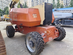 Б/у дизельный подъемник JLG EC600 с прямой стрелой, высота подъема 26 м, максимальная горизонтальная вылетающая длина 13,54 м, рабочая платформа для оператора. - Product Image 3