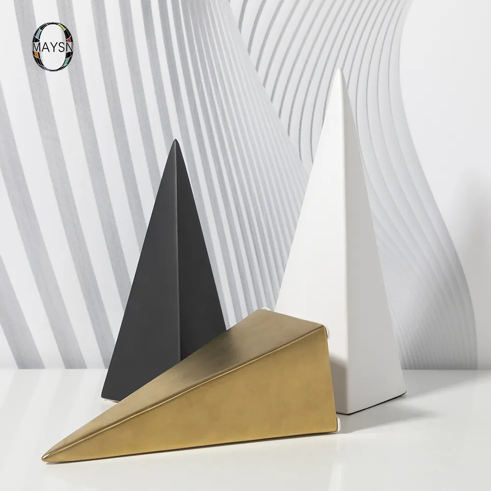 Decorative pieces modern triangle pyramid luxury gold/black/white ceramic decoration for tabletop home decor accessories