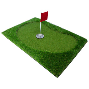 Tapis de golf pour l'entraînement en extérieur avec drapeau pour améliorer la technique de swing et de putting - Product Image 1