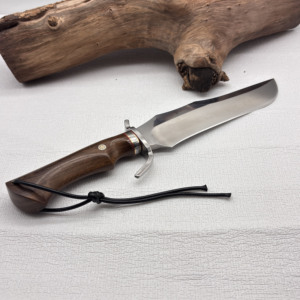 Couteau tactique de chasse à lame fixe pleine soie personnalisable avec trous pour corde de suspension et étui en cuir. Support OEM disponible - Product Image 4