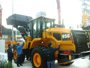 <span class=keywords><strong>Loader</strong></span> SYL956H yang Ramah Operator, Dijual |   Kabin Luas dengan Kebisingan Rendah & Kontrol Pilot Canggih untuk Kenyamanan - Product Image 3
