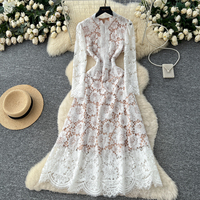 Robe longue élégante pour femme en dentelle blanche à manches longues, coupe trapèze, décontractée, avec découpes florales, idéale pour les fêtes et le quotidien