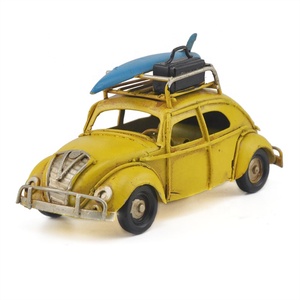Modèle rétro miniature de <span class=keywords><strong>voiture</strong></span> ancienne artisanale jaune avec skateboard, accessoires créatifs pour la maison, ornements en fer, modèle métallique décoratif - Product Image 2