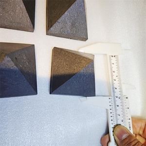5cm En Gros Cristaux Naturels Sculpture À La Main <span class=keywords><strong>Shungite</strong></span> <span class=keywords><strong>Pyramide</strong></span> Pierres De Guérison à Vendre - Product Image 4