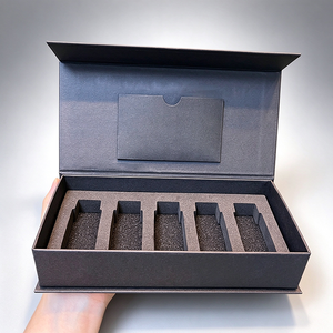 Estuche Rígido Negro para Relojes con Inserto de EVA, 5 Ranuras, Cierre Magnético - Product Image 2