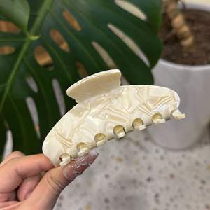 HONEY 2026 Nouvelle pince à cheveux à sept dents plaquée or, finition laiteuse, classique, simple, élégante, pince requin pour femmes - Product Image 5