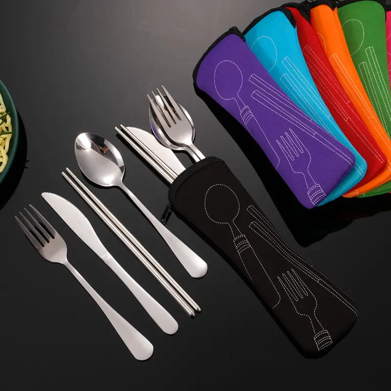 مجموعة أدوات المائدة المحمولة من الفولاذ المقاوم للصدأ للتخييم، مجموعة من أربع قطع لأدوات المائدة في السفر العائلي للتخييم