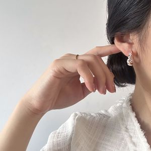 Pendientes de tuerca de hilo de aguja de plata de moda del fabricante de China para mujer chapado en oro en Material de latón diseño de perno circular - Product Image 4