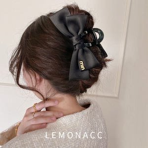 Fermaglio per Capelli Personalizzabile da <span class=keywords><strong>Donna</strong></span> e Ragazza, Grande, Bianco Crema con Fiocco Nero Carino in Raso Lussuoso, con Artigli in Metallo, Accessorio per Capelli Originale - Product Image 1
