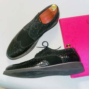 Zapatos de Hombre Coreanos de Negocios, Casuales y Formales, de Cuero con Brocado Grabado, Plataforma y Tacón Alto, Impermeables y Antideslizantes para Otoño - Product Image 4