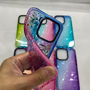 <span class=keywords><strong>Cover</strong></span> TPU con Motivo Diamantato Sfumato Colorato per <span class=keywords><strong>iPhone</strong></span> <span class=keywords><strong>11</strong></span> <span class=keywords><strong>Pro</strong></span> Max con Bordo in TPE e Assorbimento degli Urti con Cuscino d'Aria - Product Image 4