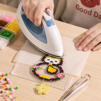 Kit de perles à fusionner 24 couleurs vibrantes avec stylo de repassage et plus de 2000 perles, ensemble de loisirs créatifs éducatifs DIY Pixel Art pour enfants et adolescents