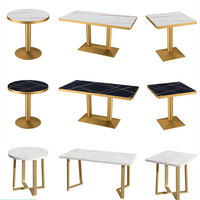 Table à manger carrée en marbre doré de luxe pour hôtel et restaurant moderne avec base en acier inoxydable