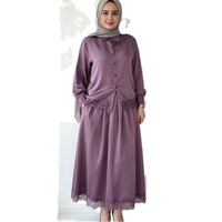 Ensemble 2 pièces pour femmes musulmanes : Blouse en satin violet poudré et jupe longue en dentelle – Élégant et Modeste