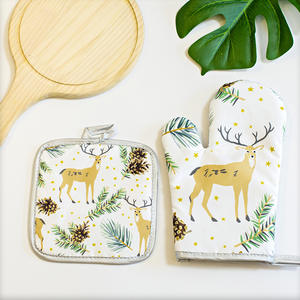 Ensemble <span class=keywords><strong>de</strong></span> gants <span class=keywords><strong>et</strong></span> <span class=keywords><strong>de</strong></span> tapis isolants en tissu pour utilisation au four à micro-ondes, motif imprimé Noël Halloween - Product Image 5