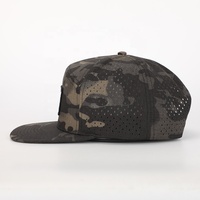 BSCI alta calidad Parche de goma Logo 7 paneles camuflaje poliéster Gorras deporte al por mayor personalizado corte láser agujero ala plana Snapback Cap