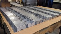 Fabrication sur mesure de supports en tôle d'acier au carbone, découpe, soudage, pliage, revêtement en poudre, supports industriels, cadres, panneaux