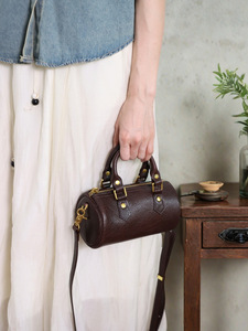 2025 Vintage pequeño bolso <span class=keywords><strong>de</strong></span> mensajero <span class=keywords><strong>de</strong></span> cuero <span class=keywords><strong>de</strong></span> vaca para mujer portátil texturizado vegetal curtido cuero <span class=keywords><strong>de</strong></span> vaca Real <span class=keywords><strong>otoño</strong></span> <span class=keywords><strong>temporada</strong></span> bolso cilíndrico - Product Image 2