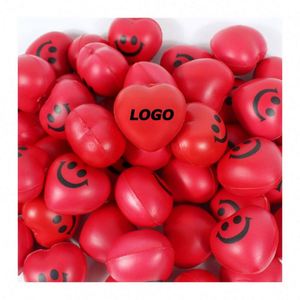 Balles Smiley : Mini-reliefs anti-stress en mousse en forme de cœur pour récompenses scolaires et promotions - Product Image 1