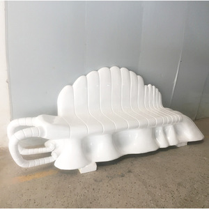 Banc en plastique coloré en forme de homard pour mobilier de centre commercial, design durable, fabrication sur mesure - Product Image 2