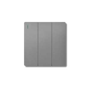 Interruptor triple gris con 3 tomas, de 86 mm x 86 mm, diseñado para adaptarse a la funcionalidad de configuraciones estándar universales. - Product Image 1