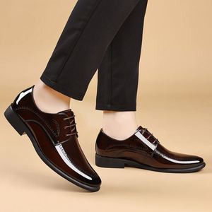 Bottines Chelsea classiques à bout rond, décontractées, en cuir véritable, gravées et peintes à la main, à semelle souple, légères, à enfiler, style britannique - Product Image 2