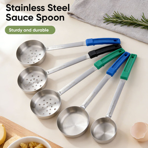 Cuchara de sopa de acero inoxidable sostenible con base plana, cuchara para olla caliente, mango largo, agarre de goma, colador, utensilio de cocina apto para lavavajillas - Product Image 1