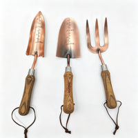 Set di Attrezzi da Giardinaggio Portatili Multifunzionali con Manico in Legno e Mini Rastrello in Ottone Anticato Personalizzato