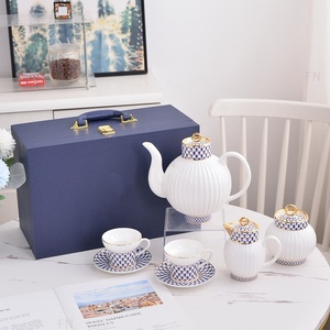 ชุดเครื่องดื่มพอร์ซเลนหรูหรา ชุดถ้วยและจานรองขอบทอง พร้อมกาน้ำชา สำหรับเป็นของขวัญงานแต่งงาน - Product Image 1