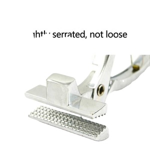 <span class=keywords><strong>Pince</strong></span> <span class=keywords><strong>à</strong></span> toile professionnelle en alliage de large de 6cm avec poignée de rappel <span class=keywords><strong>à</strong></span> ressort, mâchoires d'accouplement, outil d'étirement de toile - Product Image 2