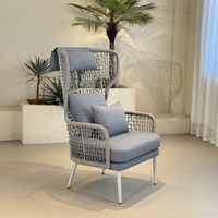 Fauteuil d'extérieur moderne avec dossier tressé haut et coussins, chaise de jardin pour terrasse