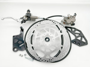 Freins arrière modifiés Ultra Bee pour Talaria MX4/MX5/XXX - Kit <span class=keywords><strong>de</strong></span> <span class=keywords><strong>frein</strong></span> arrière compatible (étriers arrière, disques, supports) - Product Image 2