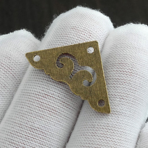 Chengyu Alloy <b>Corner</b> Stickers C059 Antique Bronze 2cm Zinc Alloy Strong <b>Corner</b> <b>Protectors</b> For Wooden Box DIY - Product Image 2