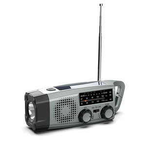 Radio météo personnalisée grise/noire avec chargeur solaire et manivelle, radio AM FM WB, lampe de poche intégrée et batterie externe pour utilisation en extérieur - Product Image 3