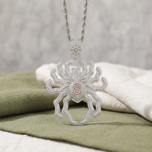 Pendentif Araignée Moissanite Iced Out en Argent, Bijou de Luxe Hiphop pour Fêtes et Événements - Product Image 2
