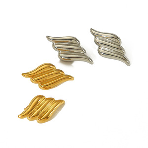 Elegantes pendientes de aro con forma de ala en oro de 18k para mujer, joyería de moda. - Product Image 5