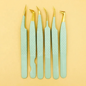 Nouvelles pinces à extensions de cils très demandées, à pointe dorée, avec logo Mink, pointe en fibre offerte et manche incurvé offert - Product Image 1