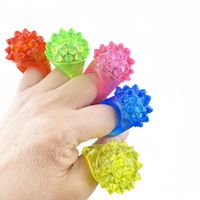 Anneau lumineux LED en forme de fraise pour enfants, jouet fluorescent en plastique, blanc clignotant multicolore