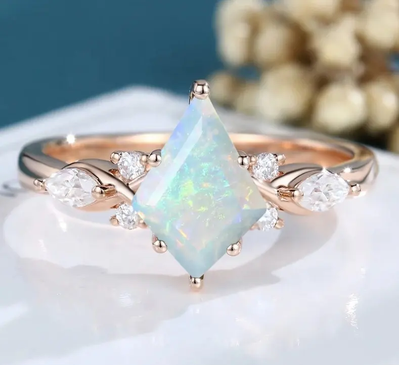 Opal đồ trang sức tốt 925 sterling Silver Gold mạ diều Hình dạng mặt Trắng Opal Vòng