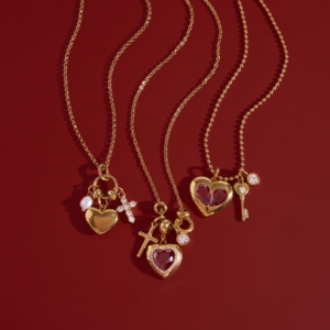 Collana J&<span class=keywords><strong>D</strong></span> Minimalista con Ciondolo a Cuore, Croce e Perla in Zirconia Cubica, Catena in Acciaio Inox Placcato <span class=keywords><strong>Oro</strong></span> 18K, Regalo per San Valentino per Donne - Product Image 1