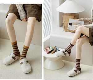 جوارب نسائية قطنية محبوكة للخريف، بتصميم عادي مضاد للبكتيريا، مناسبة لركوب الدراجات، بسماكة قياسية - Product Image 4