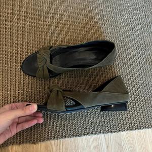 Sandales d'été 2026 vintage en daim à brides croisées torsadées, bout ouvert et talon épais pour femme - Product Image 1