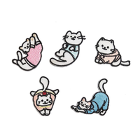 Parches Termoadhesivos Bordados Personalizados de Gato Kawaii con Vestido para Ropa, Insignia de Animal de Dibujos Animados con Posura de Gatito, Decoración DIY para Mochilas y Sombreros