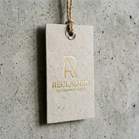 Étiquettes suspendues en papier kraft durable avec logo personnalisé et cordon pour l'étiquetage de la mode et la collection éco-responsable
