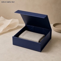 Boîte cadeau bleu marine à fermeture magnétique pour vêtements, fleurs, chocolat et emballage de produits de luxe avec personnalisation de la marque