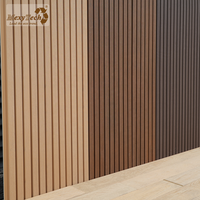 Revêtement mural extérieur imperméable WPC à bas prix pour usage commercial et de divertissement, haute qualité, vente en gros